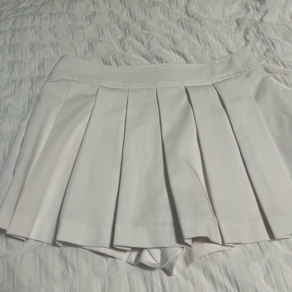 Aritzia Sunday Best Rowan Skort White Size 4 - Picture 4 of 6